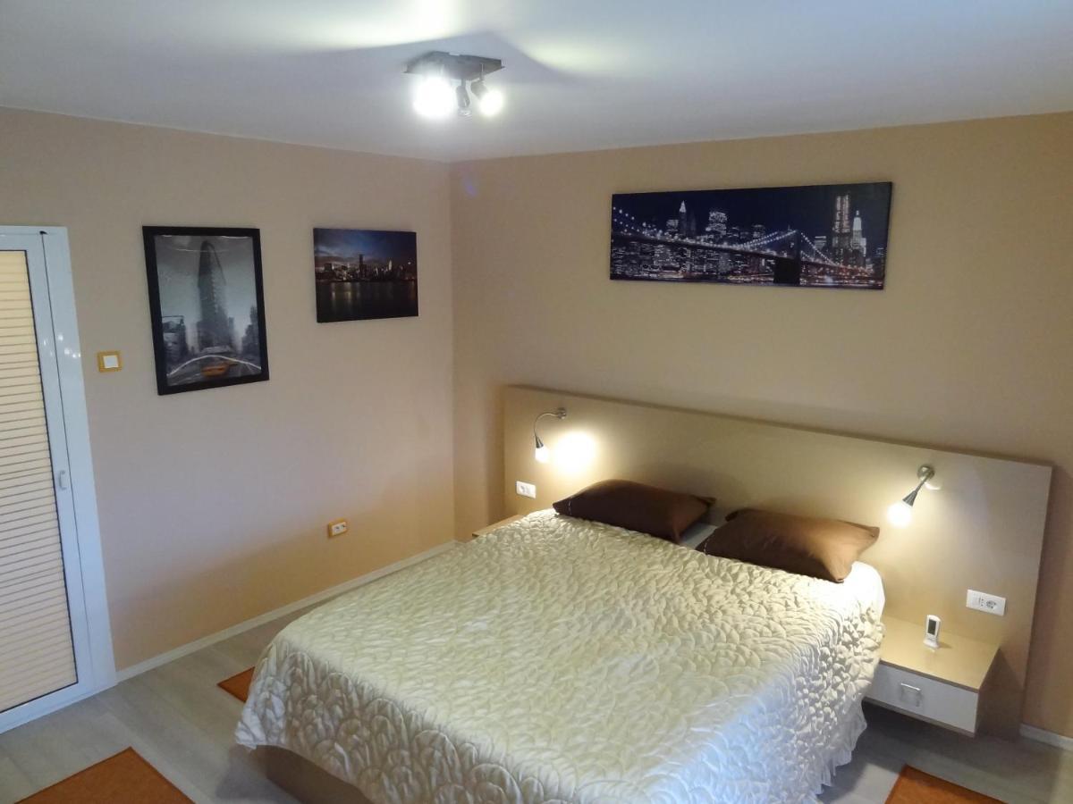 Lvc,Lac & Nyc Apartshotel Faleza กาลาจิ ภายนอก รูปภาพ